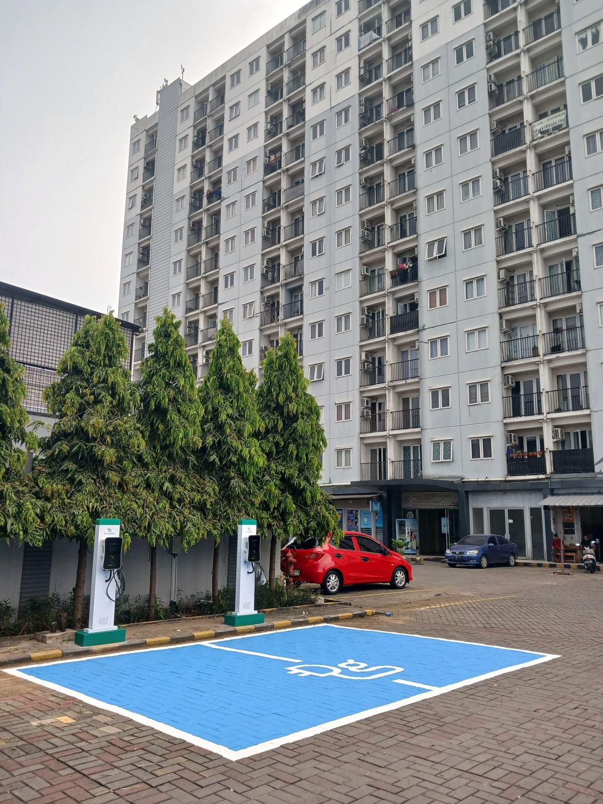 Kegiatan warga di apartemen Paragon Village Karawaci